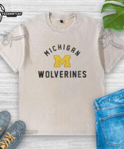 Nice Michigan Wolverines washed t-shirt in navy blue, featuring the iconic team logo for fans and casual wear.