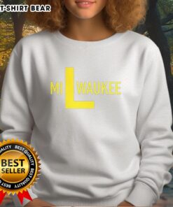 Stylish Nice Milwaukee Brewers L Logo Sweatshirt featuring a bold team logo, perfect for fans and casual wear.