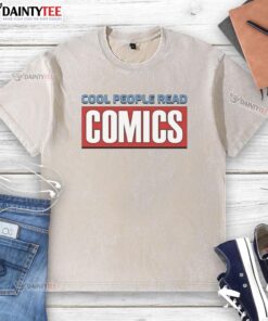 Official Cool People Read Comics washed t-shirt in casual style, perfect for comic book lovers and fans.