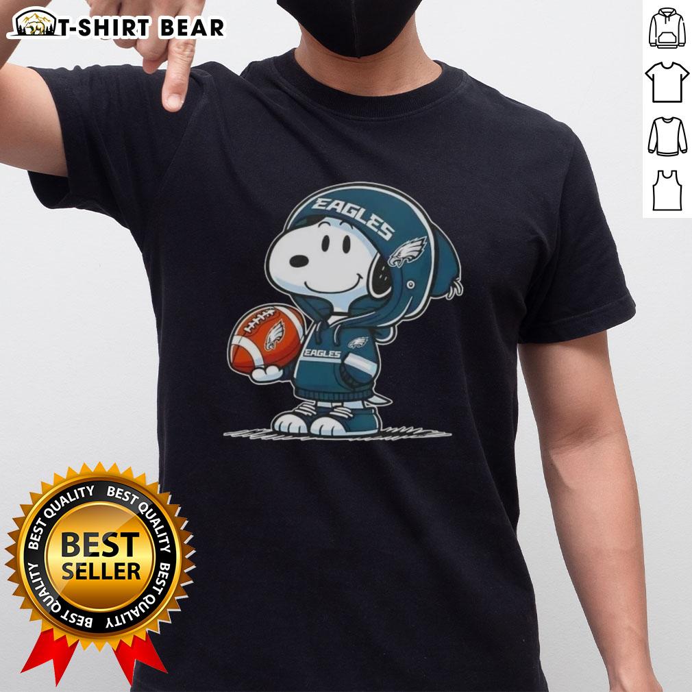 Official Peanuts Snoopy Wearing Hoodie Philadelphia Eagles And Smilling At Fans T-Shirt Peanuts Snoopy in a Philadelphia Eagles hoodie smiles at fans, showcasing a fun football-themed T-shirt design.
