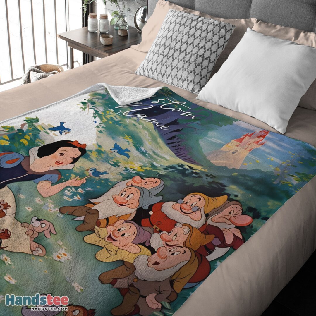 premium-disney-cartoon-snow-white-with-the-seven-dwarfs-customized-blanket-mk-03 Premium Disney Cartoon Snow White With The Seven Dwarfs Customized Blanket - Image 4