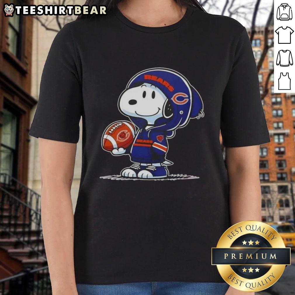 premium-peanuts-snoopy-wearing-hoodie-chicago-bears-and-smilling-at-fans-ladies-tee Alt Text: Snoopy in a Chicago Bears hoodie smiling at fans on a premium peanuts ladies' tee, perfect for football enthusiasts.