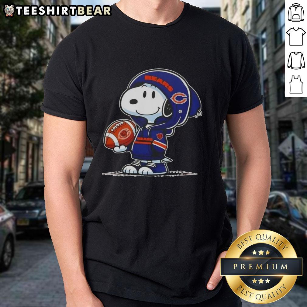 premium-peanuts-snoopy-wearing-hoodie-chicago-bears-and-smilling-at-fans-t-shirt-1 Alt Text: Premium Peanuts Snoopy in a hoodie smiling at fans on a Chicago Bears T-shirt, perfect for football enthusiasts.