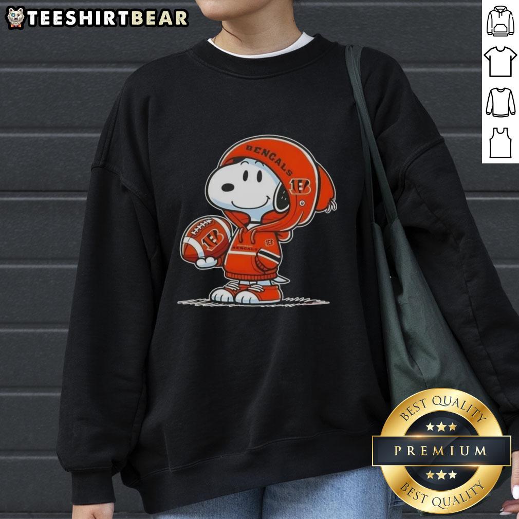 premium-peanuts-snoopy-wearing-hoodie-cincinnati-bengals-and-smilling-at-fans-sweatshirt Alt Text: Snoopy in a hoodie smiling at fans, showcasing Premium Peanuts Cincinnati Bengals sweatshirt. Perfect for fans!