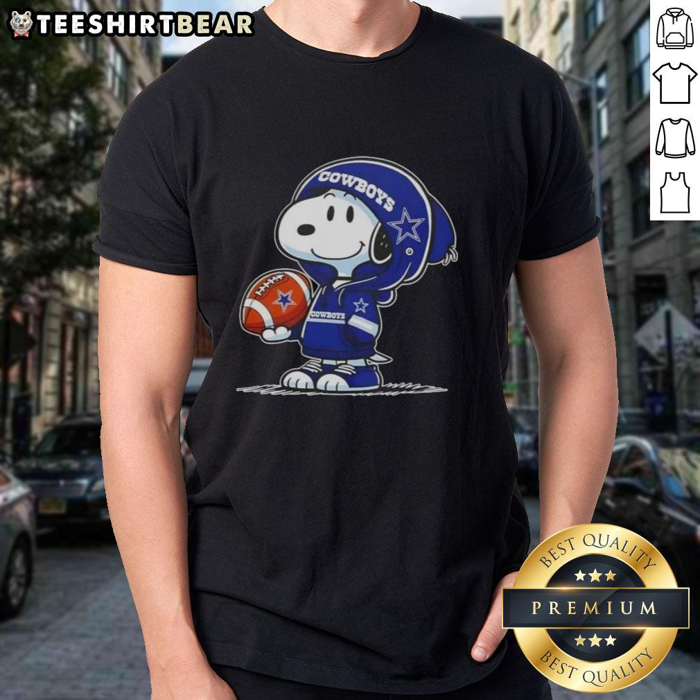 premium-peanuts-snoopy-wearing-hoodie-dallas-cowboys-and-smilling-at-fans-t-shirt-1 Alt Text: Premium Peanuts Snoopy in a hoodie smiles at fans on a Dallas Cowboys T-shirt, showcasing team spirit and fun.