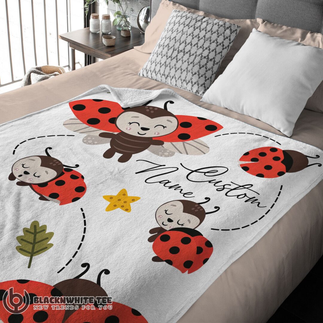 Top Hot Cute Ladybug Cartoon Blanket Fleece Customized Blanket