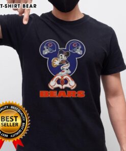 Top Mickey Hands Heart Chicago Bears Football T-Shirt design featuring iconic Mickey Mouse hands forming a heart.