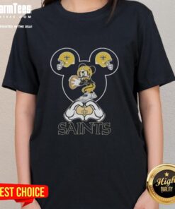 Top Mickey Hands Heart Love New Orleans Saints Football Ladies Tee featuring a stylish design for fans.