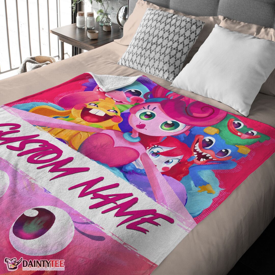 top-poppy-playtime-mommy-long-legs-and-huggy-wuggy-blanket-fleece-customized-blanket-mk-01-3 Top Poppy Playtime Mommy Long Legs And Huggy Wuggy Blanket Fleece Customized Blanket - Image 4