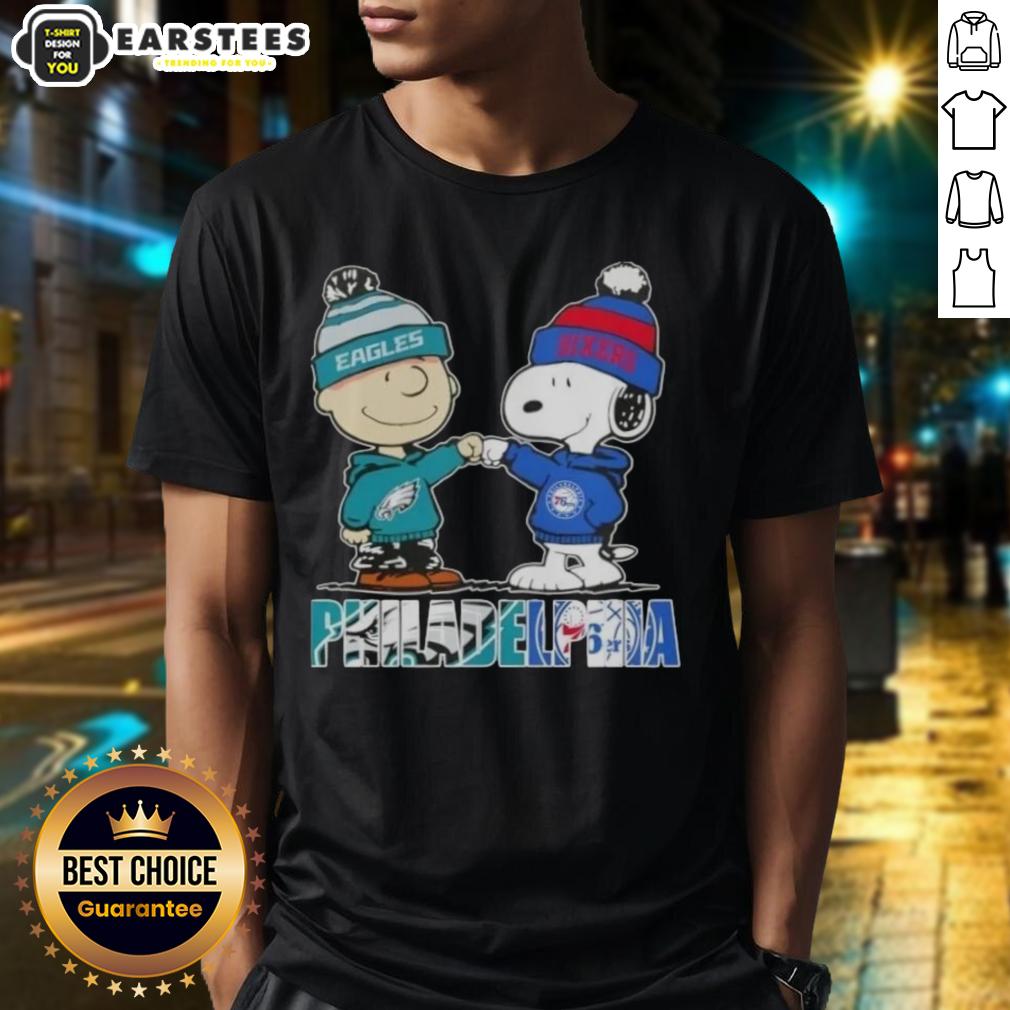 awesome-charlie-brown-and-snoopy-philadelphia-city-sports-eagles-x-76ers-t-shirt-1 Awesome Charlie Brown and Snoopy Philadelphia City Sports Eagles x 76ers T-Shirt featuring vibrant graphics and team logos.