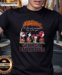 Georgia Bulldogs X Peanuts Snoopy T-Shirt for autumn, featuring Snoopy and friends celebrating the season's joy.