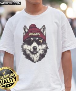 Alt Text: Kansas City Chiefs mascot wearing a beanie and sunglasses on a fun T-shirt, showcasing team spirit and style.