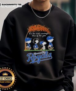 Alt Text: Cozy sweatshirt featuring Kansas City Royals, Peanuts, Snoopy, and friends celebrating autumn vibes.