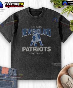 Awesome New England Patriots historic head-on washed t-shirt showcasing team pride and classic design.