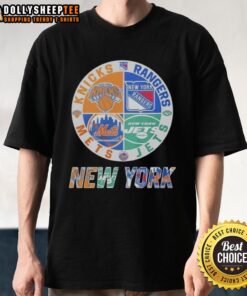 Alt Text: Awesome New York Knicks, Mets, Jets, Rangers mashup logo t-shirt showcasing NYC sports team spirit.