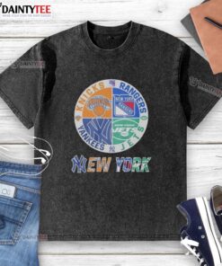 Alt Text: Awesome New York Yankees, Rangers, Jets, and Knicks mashup logo on a stylish washed t-shirt.