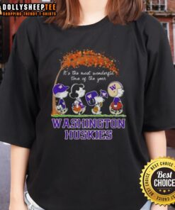 Washington Huskies X Peanuts Snoopy autumn tee for ladies, perfect for fall celebrations and sports fans.