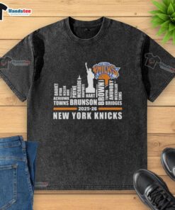 Alt Text: Cute 2025-26 New York Knicks Basketball t-shirt featuring city skyline design and player names in washed style.