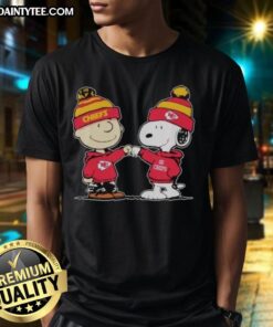 Alt Text: Cute Kansas City Chiefs Snoopy and Charlie Brown best friends t-shirt design featuring playful cartoon characters.