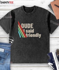 Alt Text: Funny dude wearing a Friendly ARC Raiders washed t-shirt, showcasing a relaxed style and humor in casual fashion.