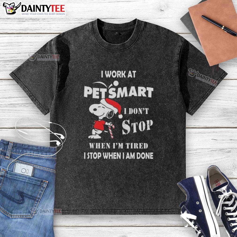 funny-snoopy-i-work-at-petsmart-i-dont-stop-when-im-tired-i-stop-when-i-am-done-christmas-washed-t-shirt Funny Snoopy Christmas t-shirt design featuring the phrase about working at PetSmart, perfect for pet lovers.