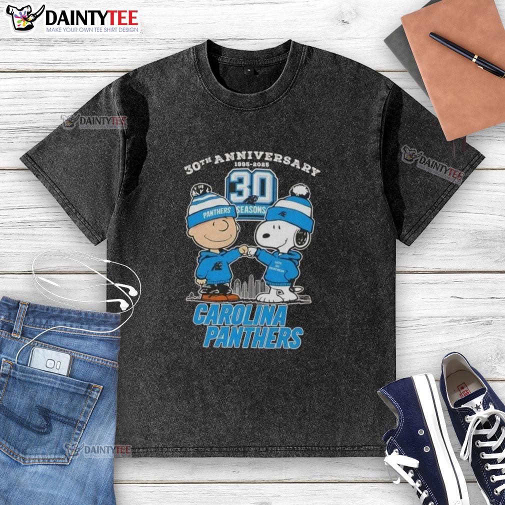 good-charlie-brown-x-snoopy-30th-anniversary-1995-2025-carolina-panthers-skyline-washed-t-shirt Good Charlie Brown X Snoopy 30th Anniversary T-Shirt featuring Carolina Panthers skyline design, perfect for fans.