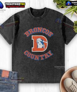 Alt Text: Good Denver Broncos Country washed t-shirt featuring a vintage design, perfect for fans showing team spirit.