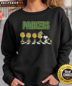 Good Green Bay Packers X Peanuts Snoopy and Friends Abbey Road sweatshirt featuring iconic characters in a football theme.