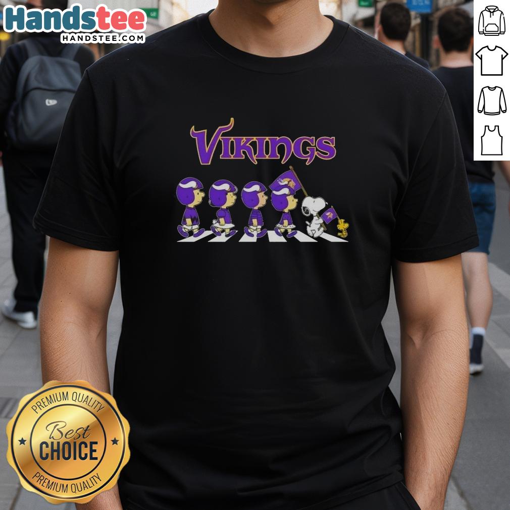 good-minnesota-vikings-x-peanuts-snoopy-and-friends-abbey-road-t-shirt-1 Good Minnesota Vikings X Peanuts Snoopy And Friends Abbey Road T-Shirt featuring iconic characters in a fun football theme.