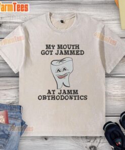 Leslie Knope wearing a washed T-shirt at Jamm Orthodontics, showcasing her humorous experience with braces.