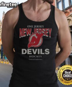 Alt Text: Vintage New Jersey Devils tank top featuring a bold team logo and stylish head-on design for fans.