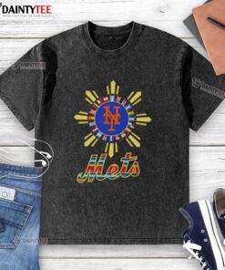 Alt Text: Good New York Mets x Hispanic washed t-shirt featuring vibrant team colors and a stylish, comfortable design.