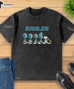 Good Philadelphia Eagles X Peanuts Snoopy and Friends Abbey Road washed t-shirt featuring iconic characters and team spirit.