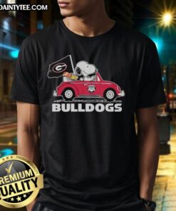 Good Snoopy and Woodstock riding in a Georgia Bulldogs car on a fun T-shirt design, perfect for fans and collectors.