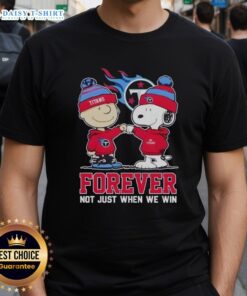 Good Tennessee Titans X Charlie Brown vs Snoopy T-shirt design featuring a fun sports and cartoon theme for fans.