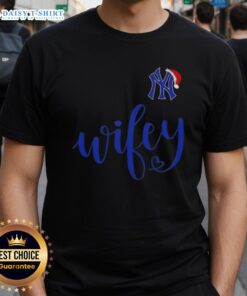 Good Wifey New York Yankees Santa Hat Merry Christmas T-Shirt featuring festive design and team logo for holiday cheer.