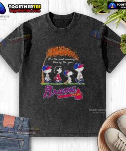 Happy Atlanta Braves X Peanuts Snoopy and Friends autumn t-shirt, celebrating the most wonderful time of the year.