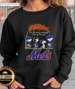 Happy New York Mets x Peanuts Snoopy and Friends autumn sweatshirt featuring festive designs for the perfect seasonal look.