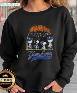 Happy New York Yankees X Peanuts Snoopy sweatshirt celebrating autumn and the most wonderful time of the year.