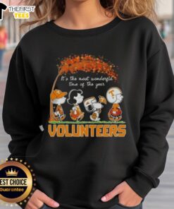 Happy Tennessee Volunteers X Peanuts Snoopy sweatshirt for autumn, celebrating the most wonderful time of the year.