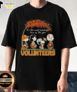 Happy Tennessee Volunteers X Peanuts Snoopy and Friends autumn T-shirt celebrating 'It's the Most Wonderful Time of the Year.'