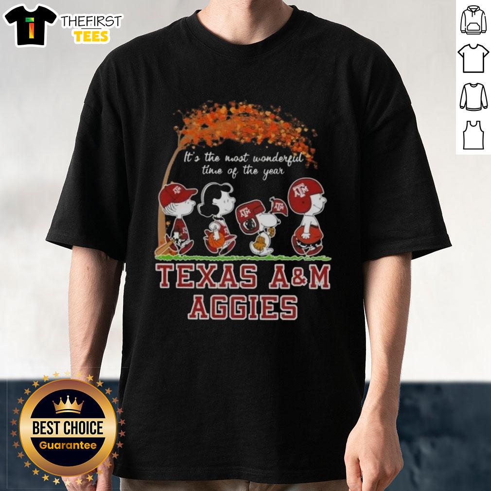 happy-texas-am-aggies-x-peanuts-snoopy-and-friends-autumn-its-the-most-wonderful-time-of-the-year-t-shirt Happy Texas A&M Aggies X Peanuts Snoopy T-shirt for autumn, celebrating 'It's The Most Wonderful Time Of The Year'.