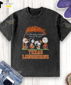 Alt Text: Happy Texas Longhorns X Peanuts Snoopy and Friends autumn-themed washed t-shirt, perfect for festive celebrations.