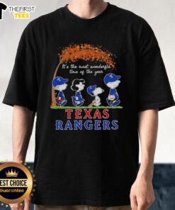 Happy Texas Rangers X Peanuts Snoopy and Friends autumn T-shirt celebrating the most wonderful time of the year.