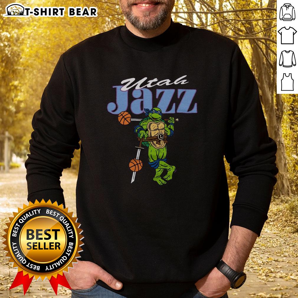 Happy Tmnt Leonardo X Utah Jazz Sweatshirt Happy TMNT Leonardo wearing a Utah Jazz sweatshirt, showcasing a fun blend of pop culture and sports fashion.