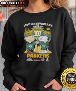 Alt Text: Hot Charlie Brown and Snoopy sweatshirt celebrating the 107th anniversary, featuring Green Bay Packers football skyline design.