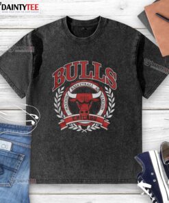 Alt Text: Retro washed T-shirt featuring the Chicago Bulls NBA logo in a laurel wreath frame, perfect for basketball fans.