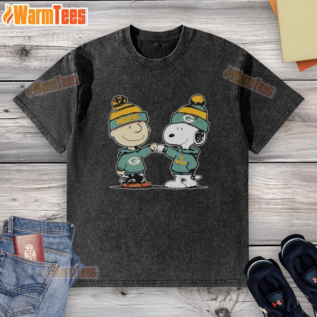 nice-green-bay-packers-snoopy-and-charlie-brown-best-friends-washed-t-shirt Alt Text: Nice green Bay Packers Snoopy and Charlie Brown best friends washed t-shirt featuring vibrant graphics and comfortable fit.