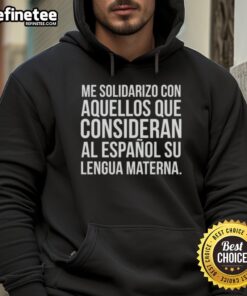 Comfortable hoodie featuring 'Solidarizo con aquellos que consideran al espaol su lengua materna' design.