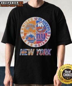 Alt Text: Nice New York Knicks, Islanders, Mets, Giants mashup logo T-shirt featuring vibrant team designs and colors.